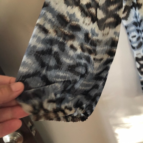 STUNNING BOSTON PROPER COLD SHOULDER BLOUSE - Picture 4 of 6